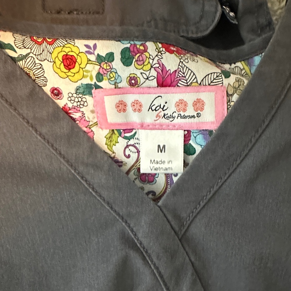 Koi Charcoal Women's Scrub Set - Picture 3 of 5